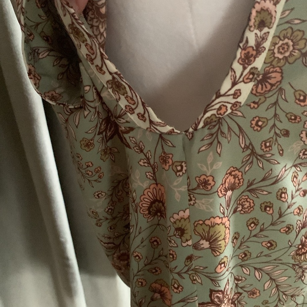 NWT - DR2 Shortsleeved Floral Top Size Small - Picture 6 of 16